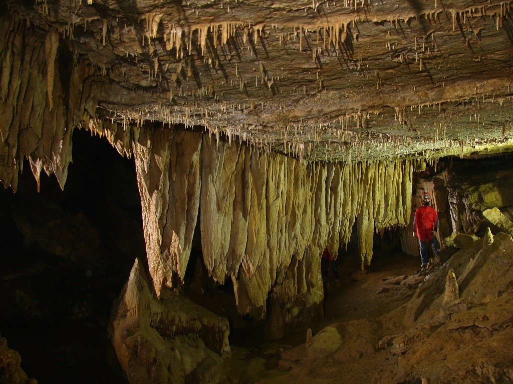 Grotta Europa Valle Imagna con bambini Grotta Europa Valle Imagna con bambini