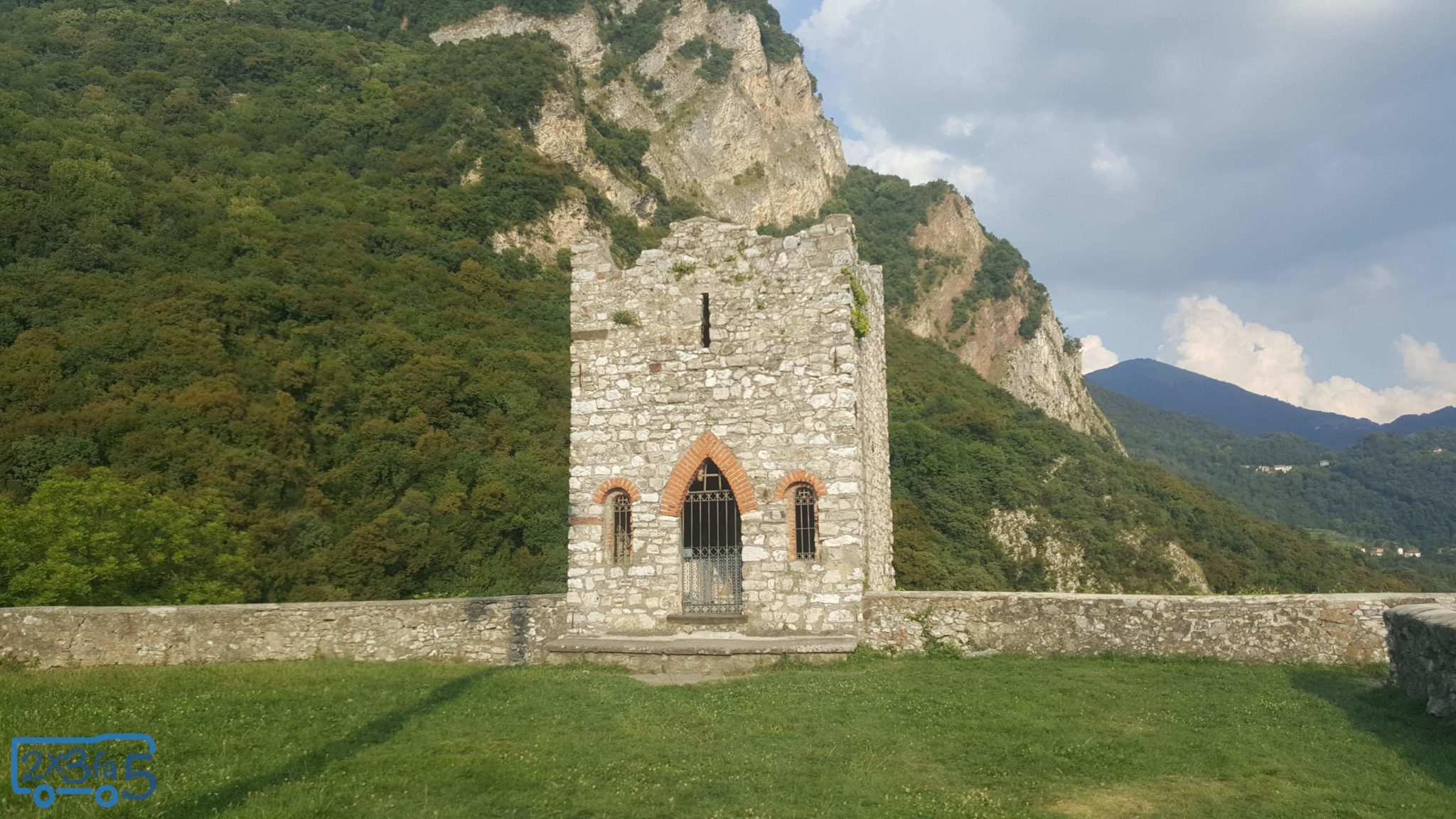 Castello Innominato Somasca Trekking di un'ora in Lombardia