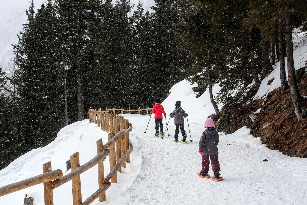 Ciaspolare con bambini in Lombardia
