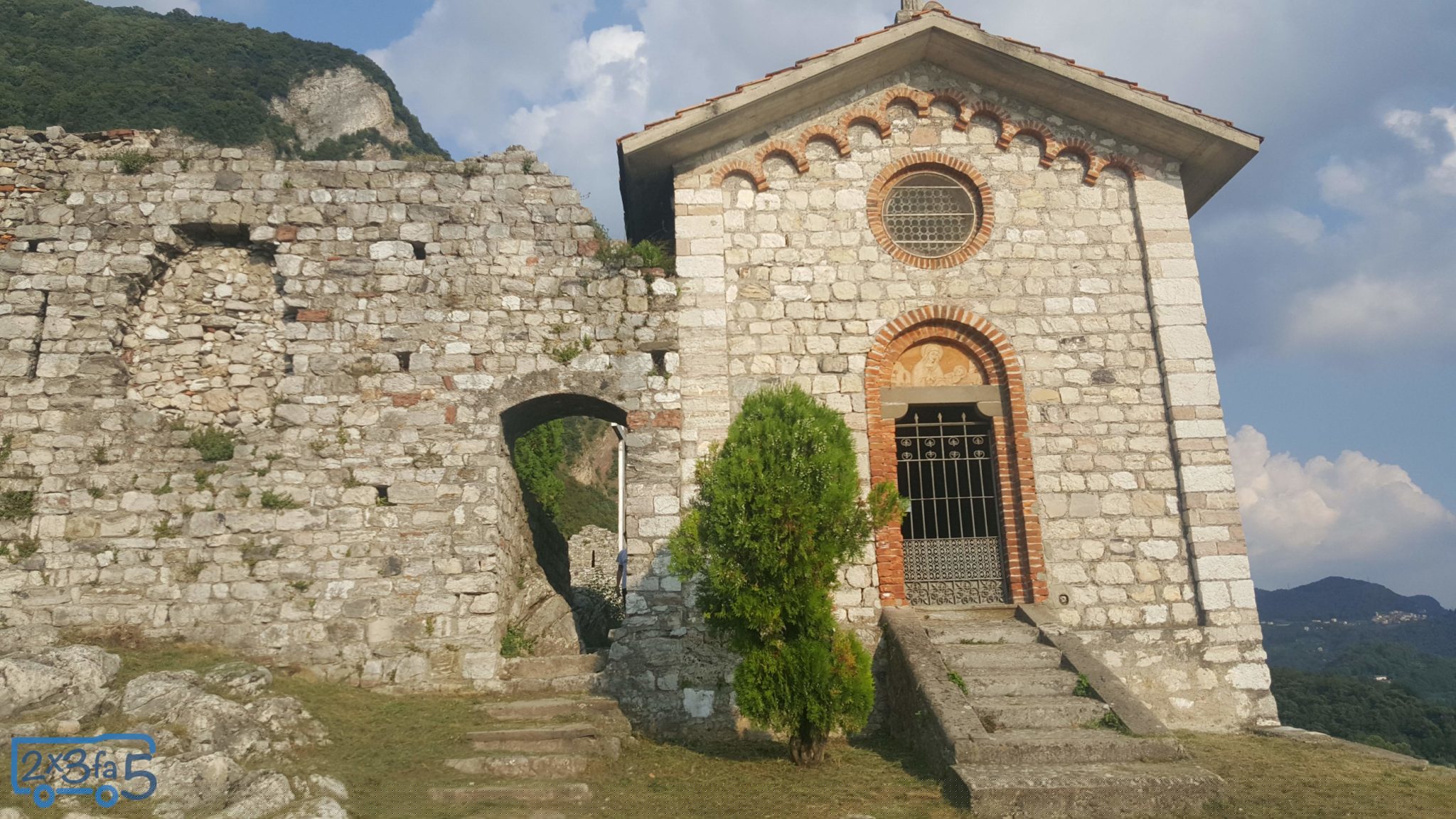 Castello Innominato Somasca Trekking di un'ora in Lombardia