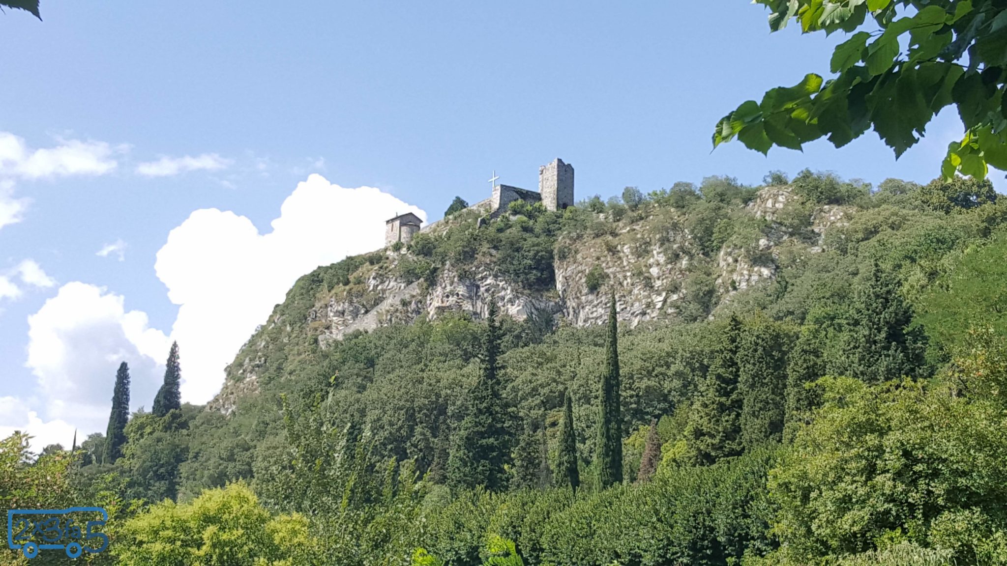 Rocca Innominato da Somasca Trekking di un'ora in Lombardia