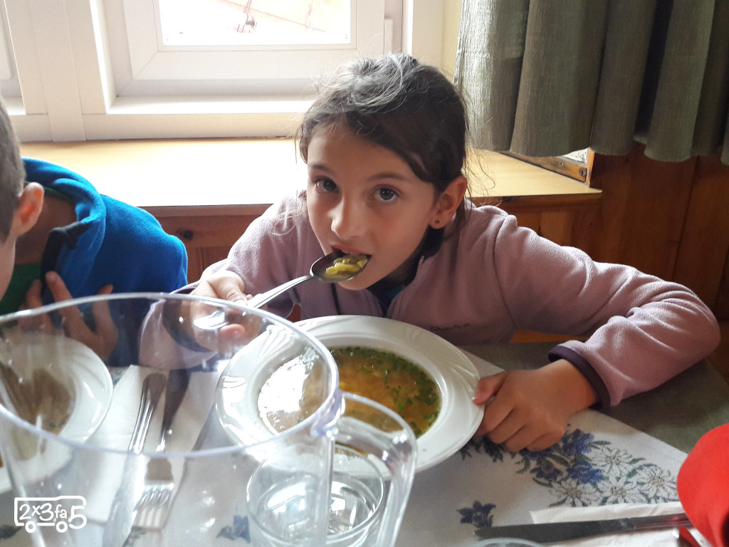 Mangiare in rifugio montagna Dormire in un rifugio di montagna