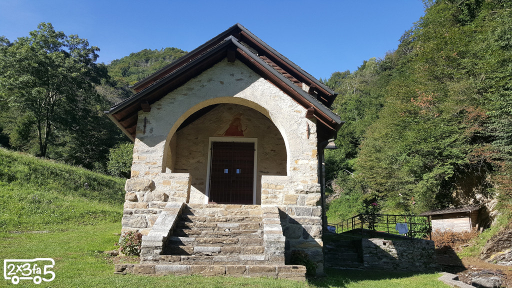 Chiesina Alpe di Era Sentiero del Fiume Alpe di Era