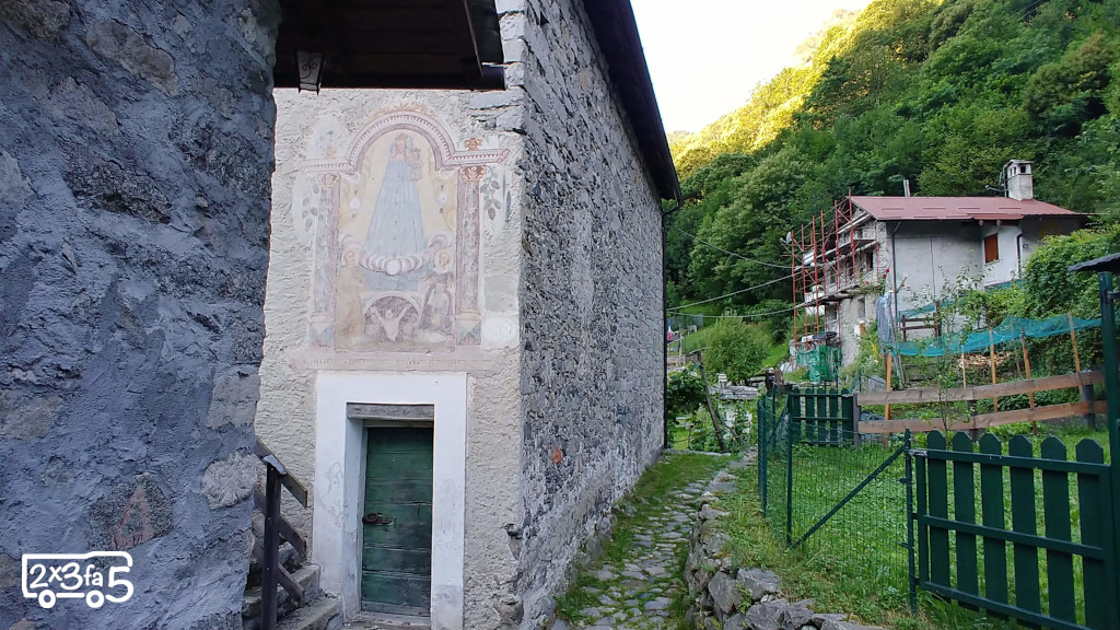 Case Codera immagini sacre Trekking con bambini in Lombardia