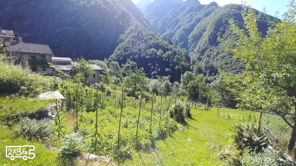 Orti Codera Associazione Amici della Val Codera Trekking con bambini in Lombardia