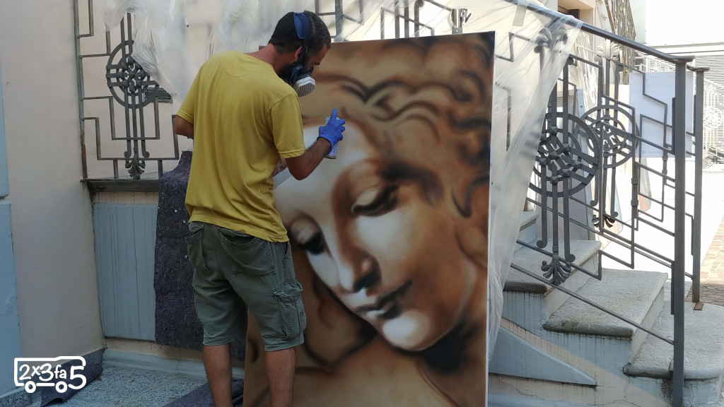 Angera Pinacoteca a cielo aperto Andrea Ravo Mattoni Angera con bambini