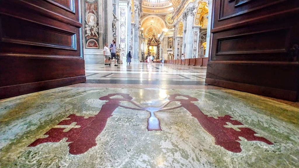 Basilica di San Pietro Roma con adolescenti