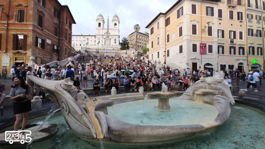 Barcaccia e Trinità dei Monti Roma con adolescenti