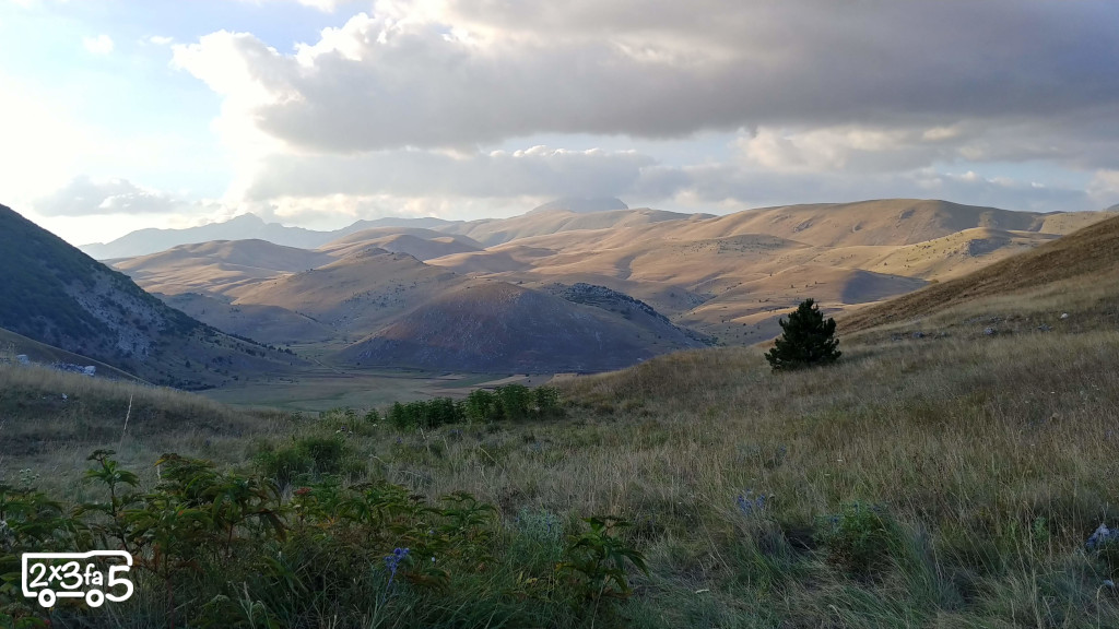 Praterie Gran Sasso Trekking con gli asini per famiglie in Abruzzo