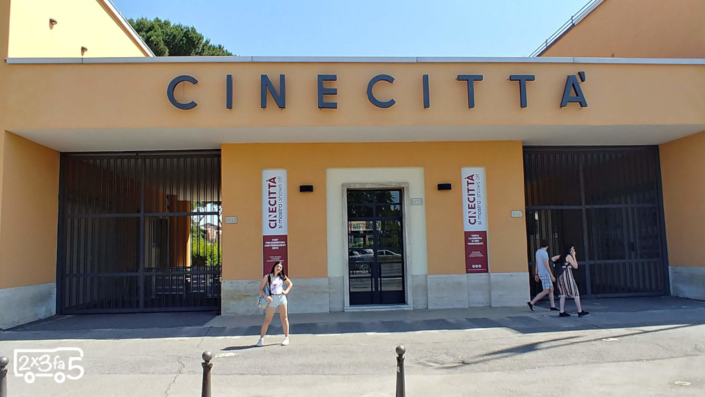 Cinecittà Studios Roma con adolescenti