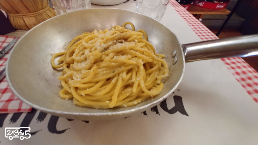 Cacio e pepe Roma con adolescenti
