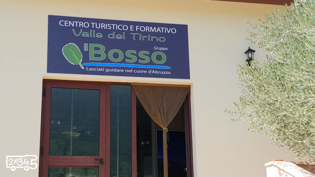 In canoa sul Fiume Tirino con bambini