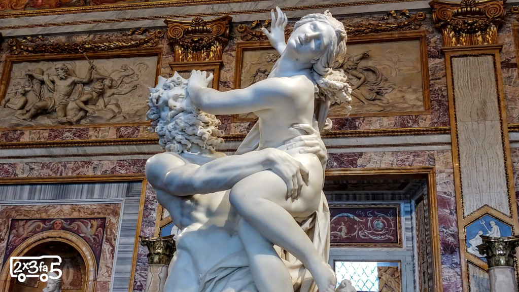 Galleria Borghese Ratto di Proserpina Roma con adolescenti