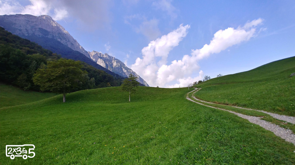 Rifugio Riva Sentiero da Baiedo Rifugio Riva coi bambini