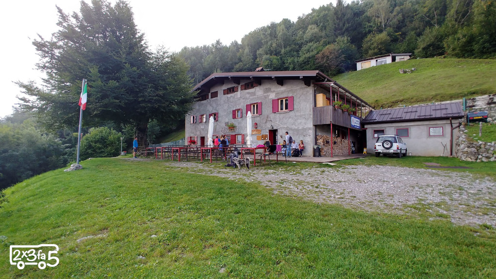 Rifugio Riva Valsassina Rifugio Riva coi bambini