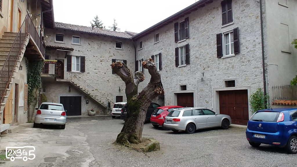 Corte con gelso secolare Brianza Dove raccogliere le castagne vicino a Milano
