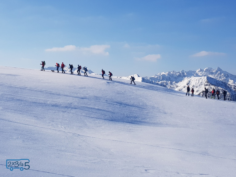 Ciaspolare in montagna. Escursioni in montagna in inverno coi bambini