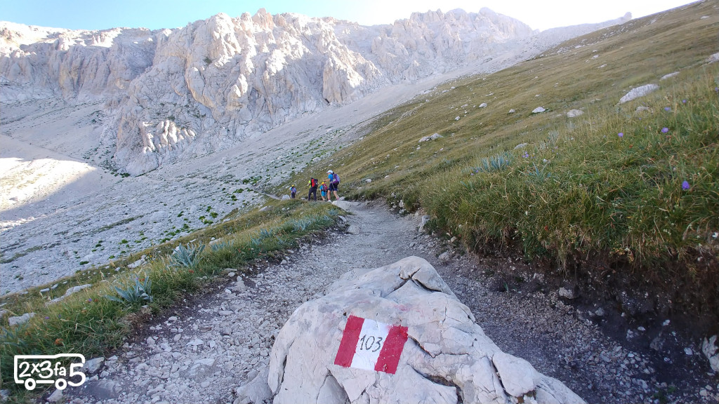 Laghetto Pietranzoni Campo Imperatore: disgelo e fioritura dei crocus d'autore 2 blank