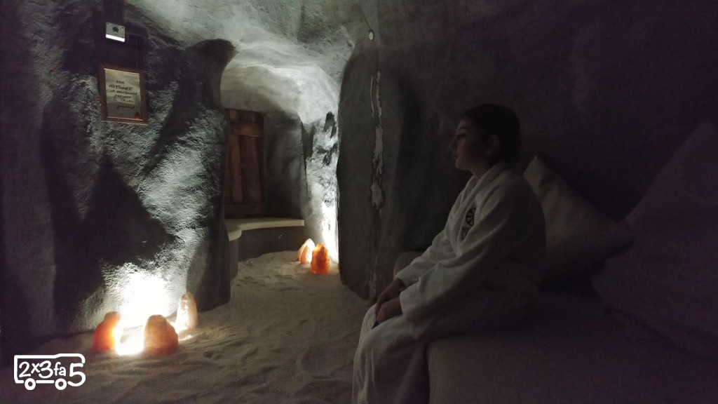 Grotta sala spa le Bois Cogne Cogne in camper in inverno