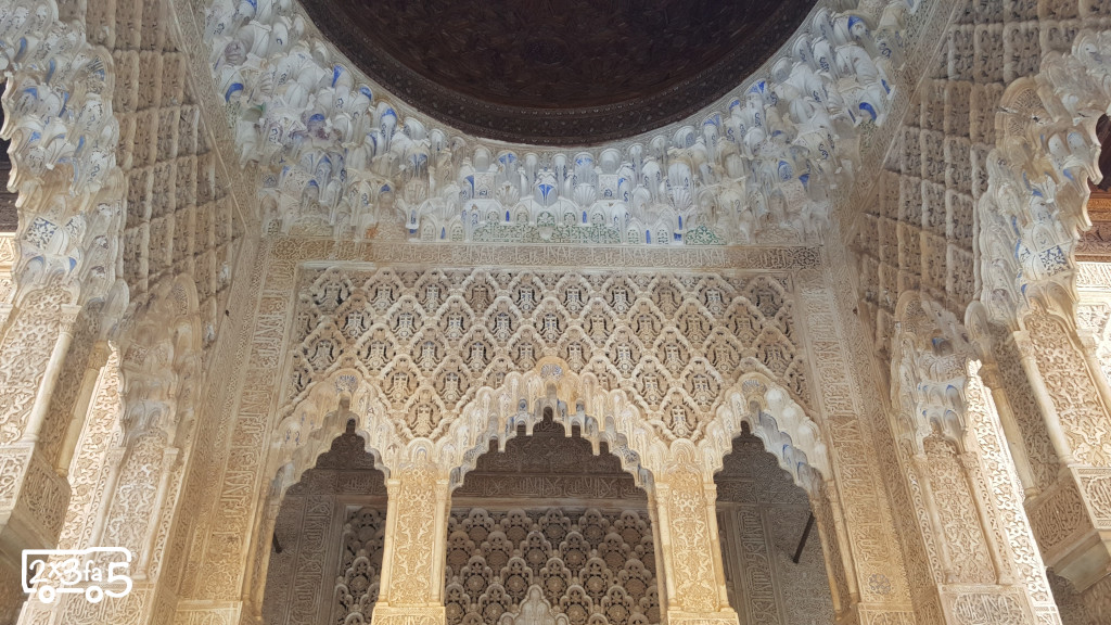 Le colonne dei muri dell'Alhambra