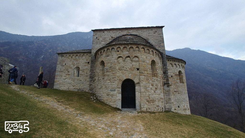 Abbazia San Pietro al Monte Trekking facile in Lombardia