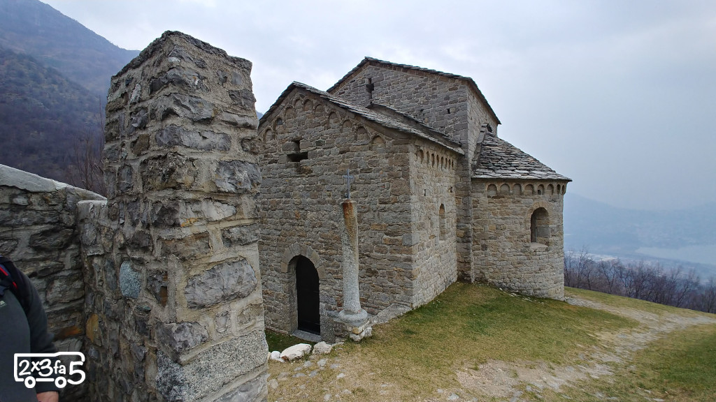 Abbazia San Pietro al Monte Trekking facile in Lombardia