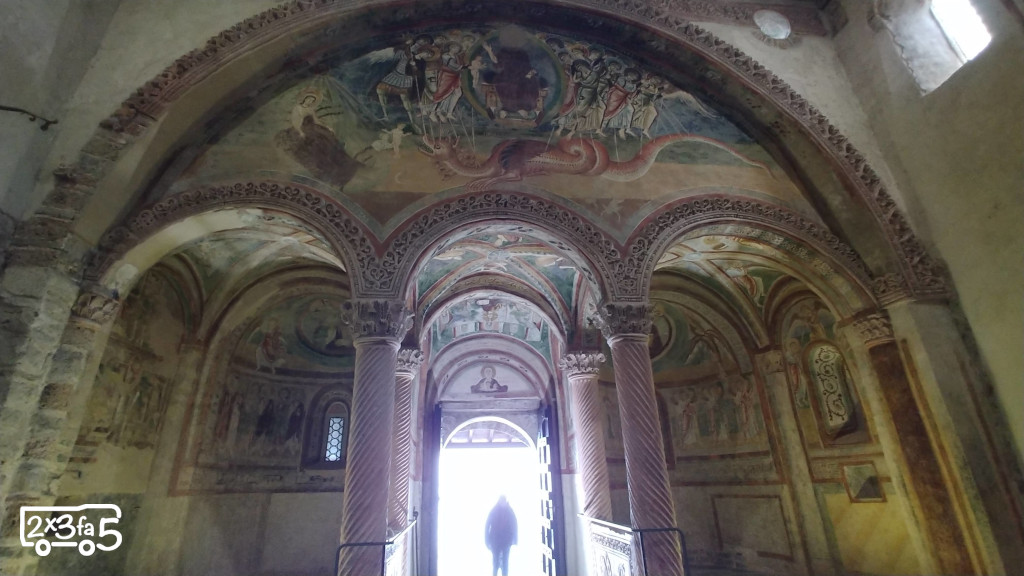 Abbazia San Pietro al Monte Trekking facile in Lombardia