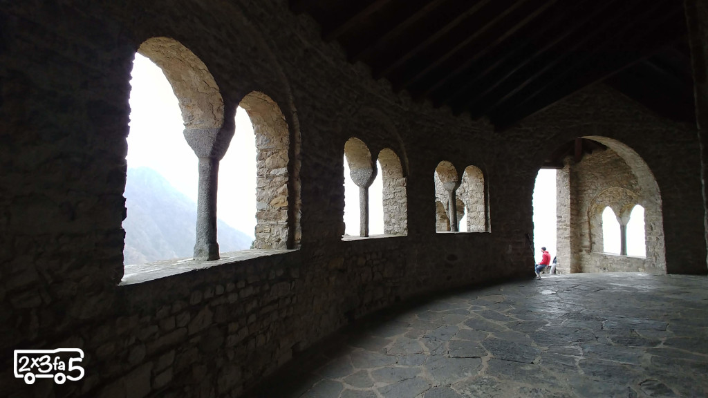 Abbazia San Pietro al Monte Trekking facile in Lombardia