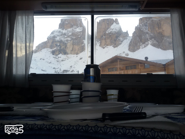 Mangiare in camper con panorama Cucinare in camper