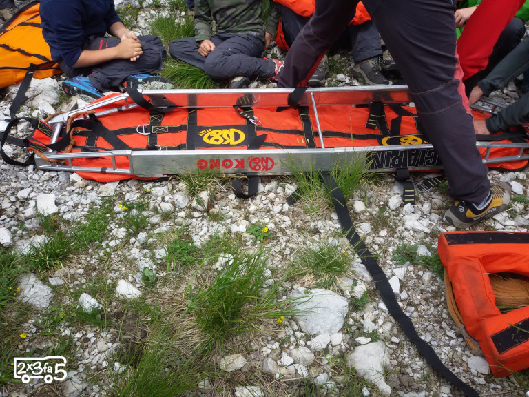 barella soccorso alpino Cosa fare in montagna in caso di emergenza