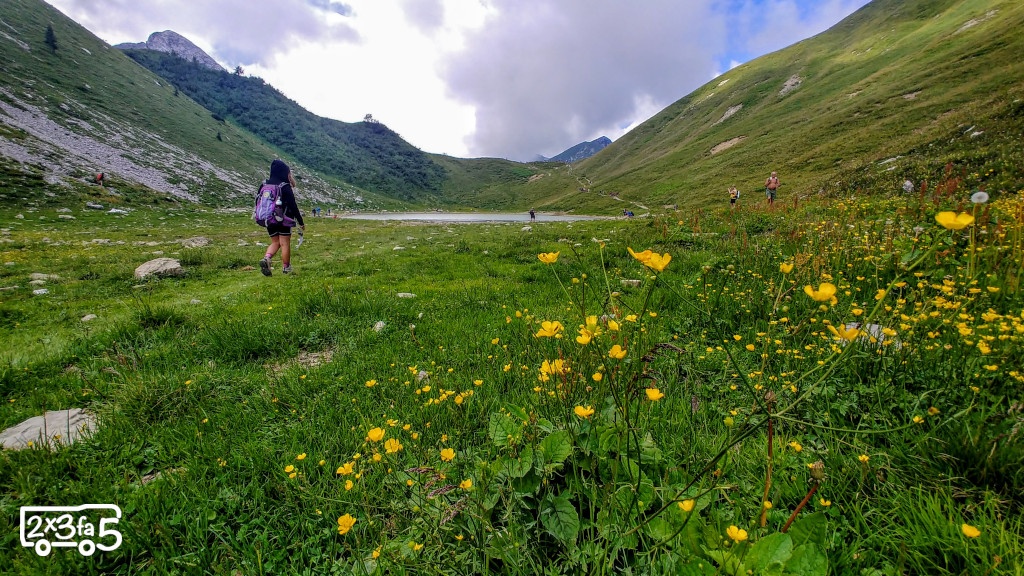 Trekking ad un lago alpino Lago Branchino Trekking ad un lago alpino