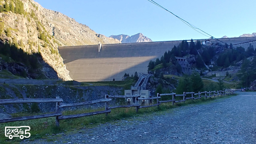 Diga di Gera Ghiacciaio Fellaria con bambini
