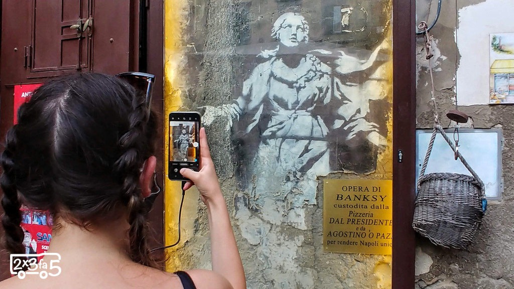 Banksy Napoli Madonna con la pistola Cosa fare a Napoli con i bambini