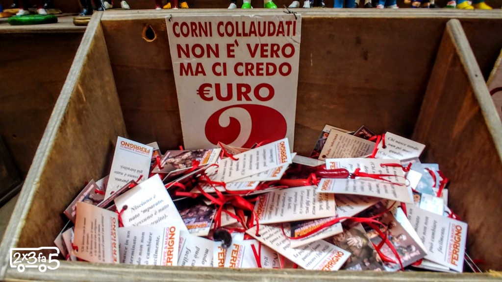 Scaramanzia napoletana cornetti Cosa fare a Napoli con i bambini