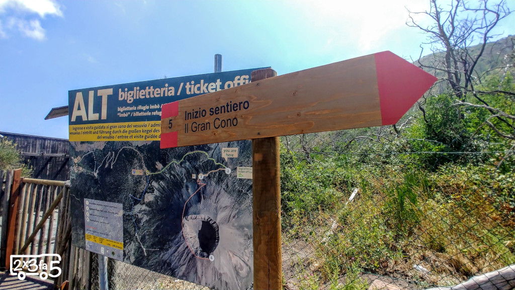 Trekking grande cono Vesuvio blank