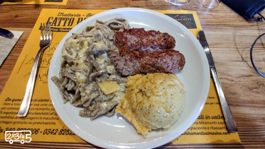 Polenta pizzoccheri mangiare in rifugio Preda Rossa in autunno