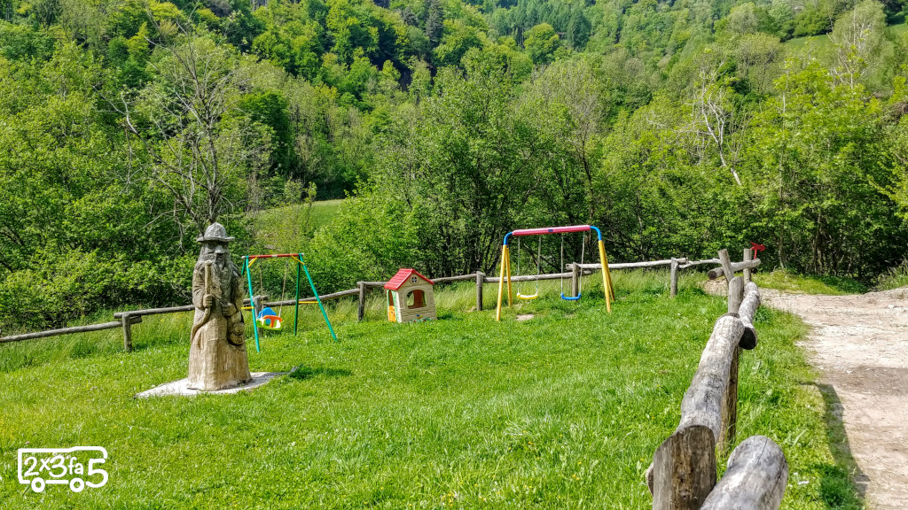 Bosco Incantato La Terra delle Meraviglie e il Villaggio lungo il Fiume