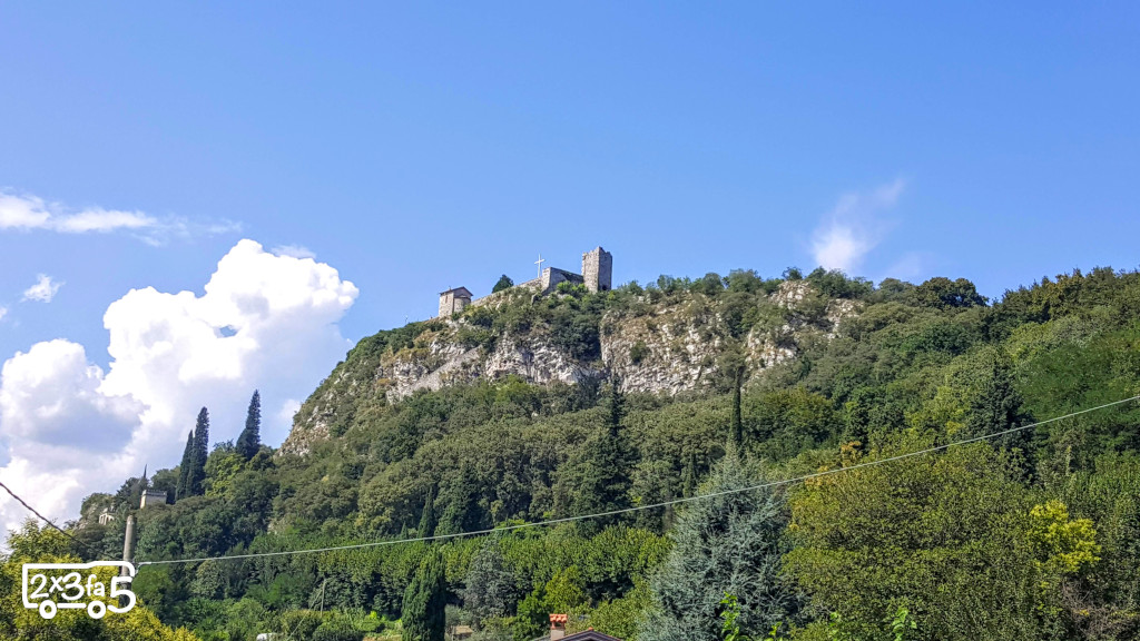 Castello dell'Innominato con bambini