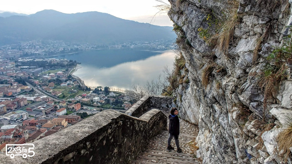 Castello dell'Innominato con bambini