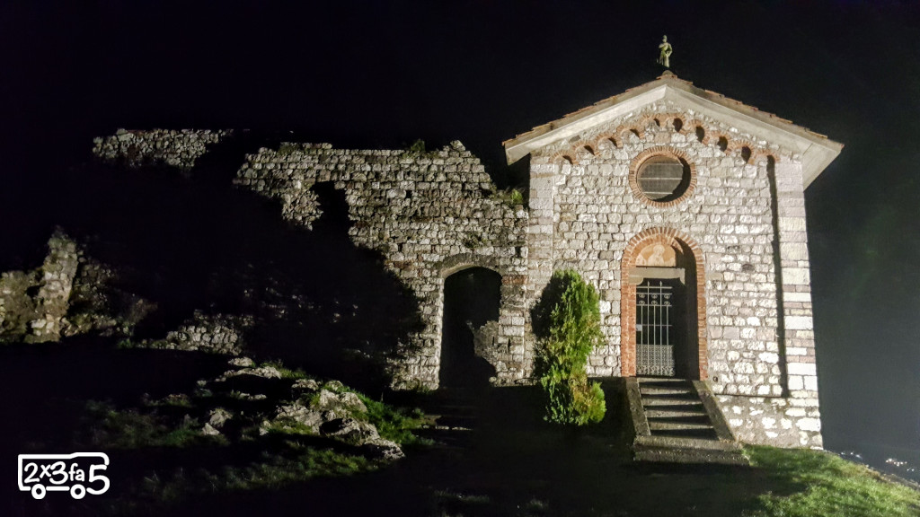 Castello dell'Innominato con bambini