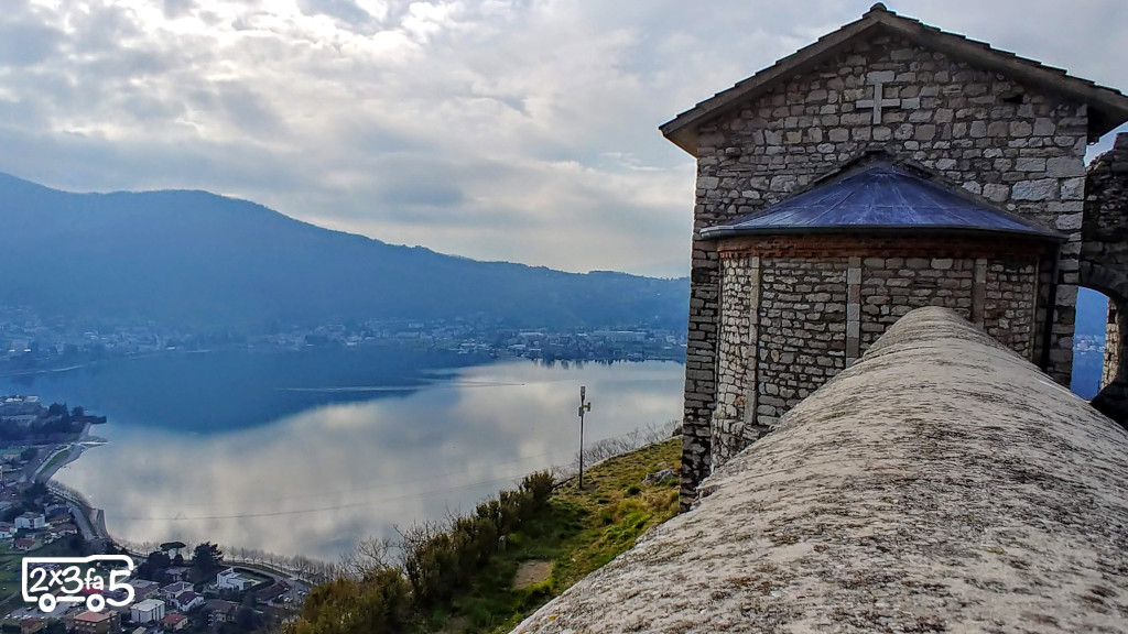 Castello dell'Innominato con bambini