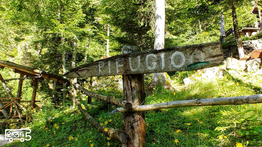 Rifugio Albani in estate