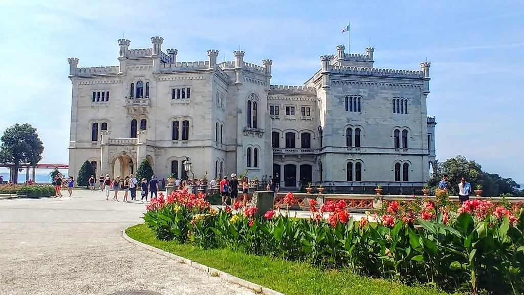 Castello di Miramare Friuli in camper