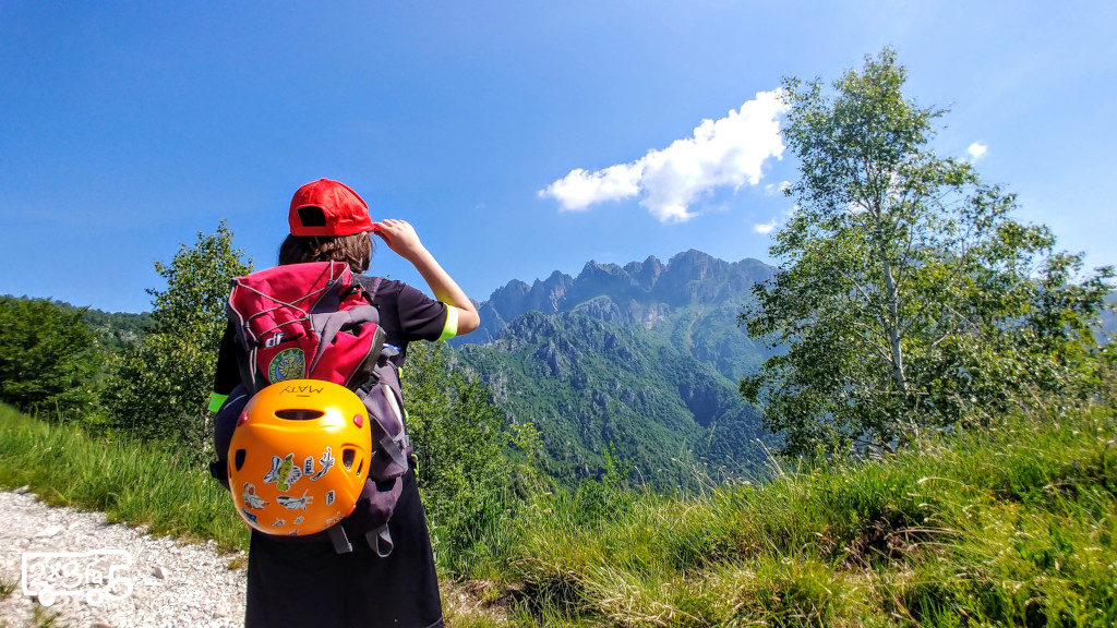 Monte Magnodeno con bambini da Erve Monte Magnodeno con bambini da Erve