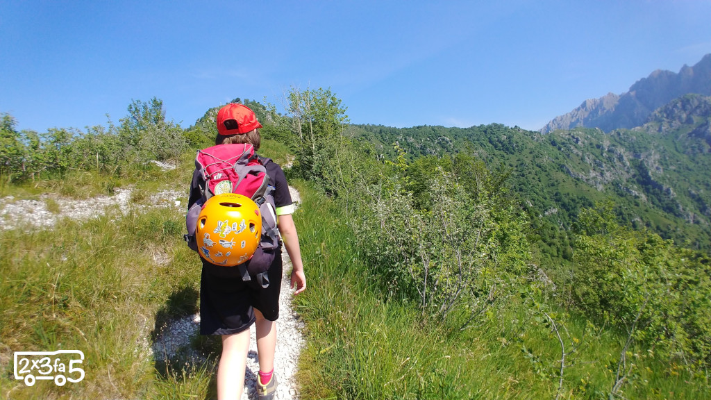 Monte Magnodeno con bambini da Erve Monte Magnodeno con bambini da Erve