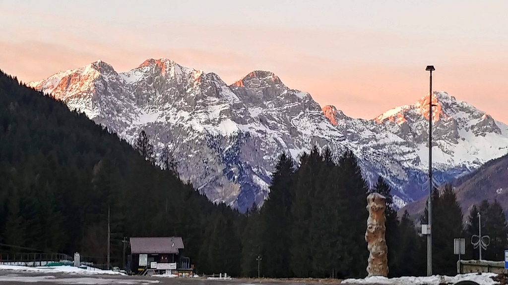 Rifugio Vodala in inverno Spiazzi di Gromo camper