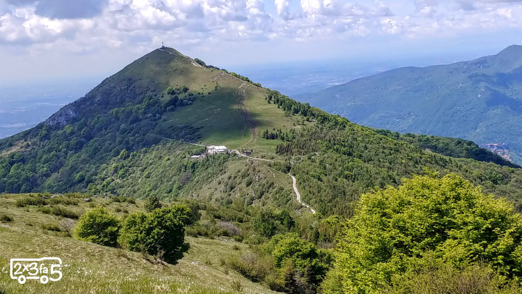 Sasso Malascarpa trekking fossili a forma di cuore Sasso Malascarpa trekking fossili a forma di cuore