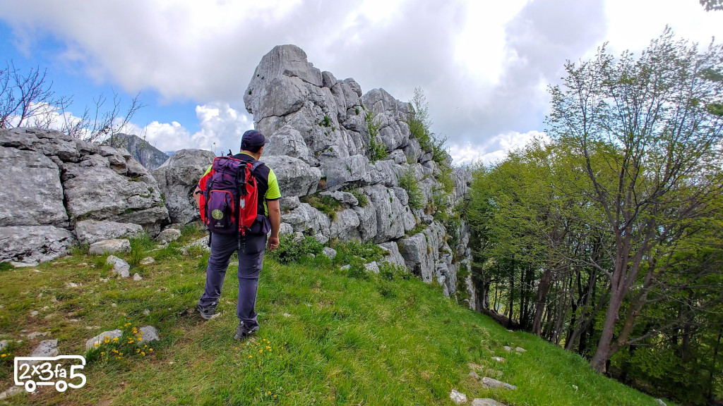 Sasso Malascarpa trekking fossili a forma di cuore Sasso Malascarpa trekking fossili a forma di cuore
