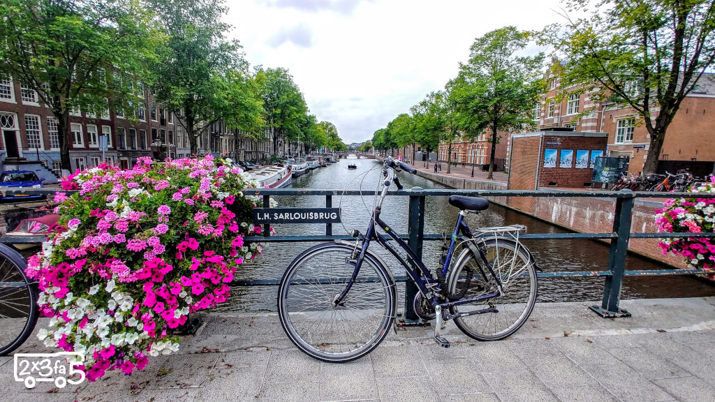 Amsterdam biciclette e canali Amsterdam in camper